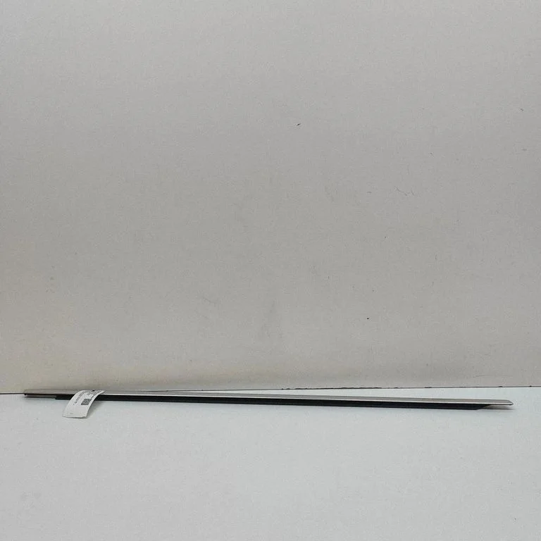 Door glass trim 3AA837476A