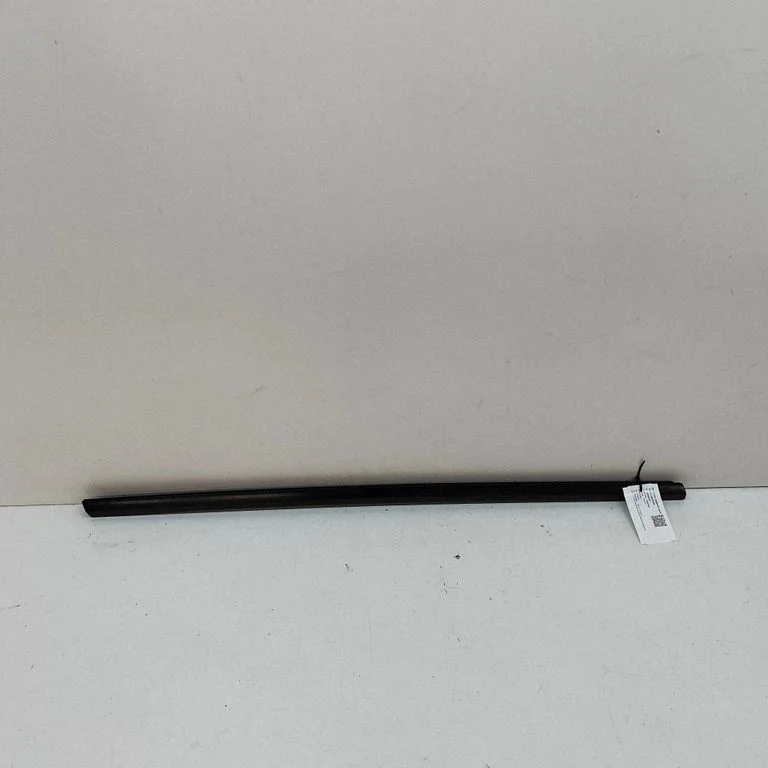 Door glass trim – Tesla Model Y (2020-)