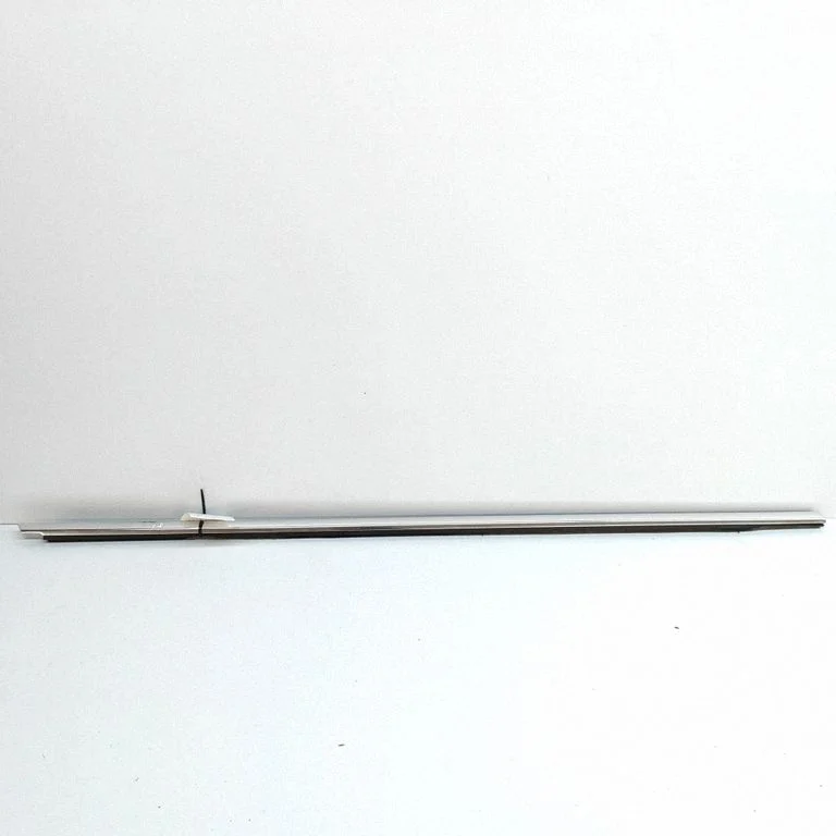 Door glass trim 7P0837476H
