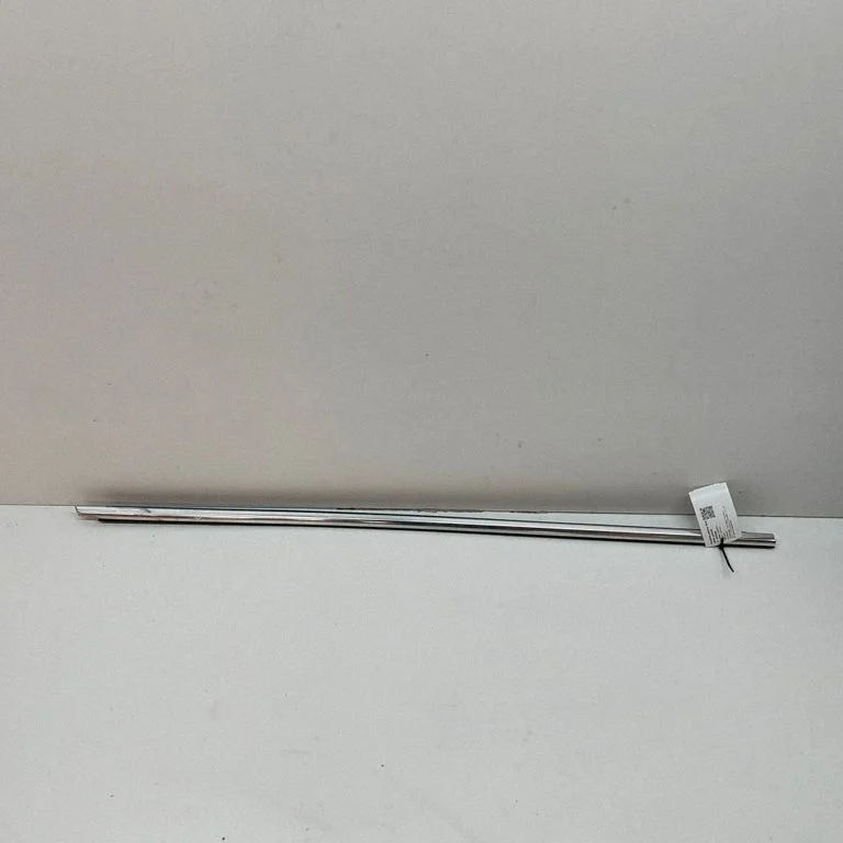 Door glass trim 3G0837476D