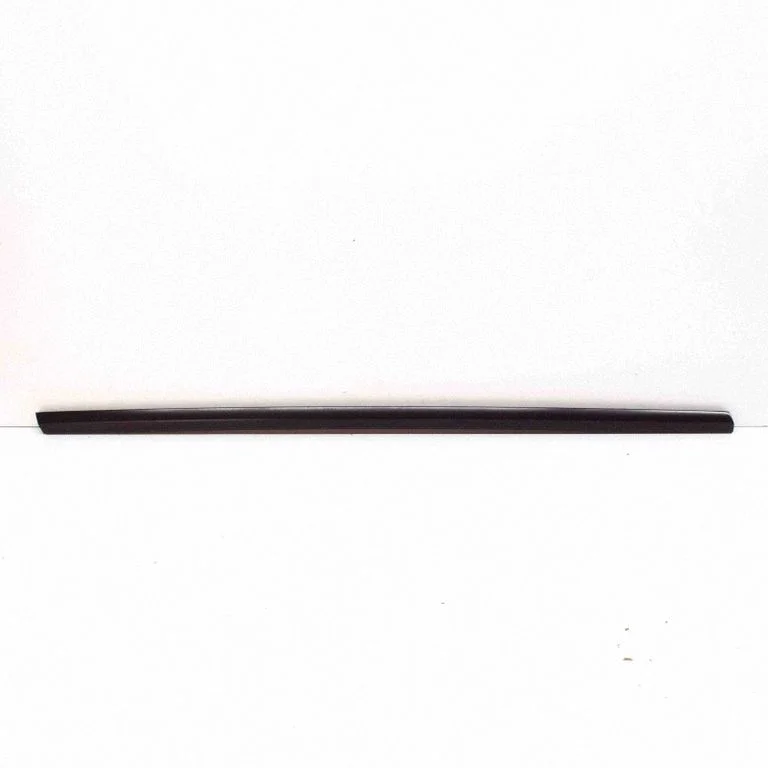 Door glass trim – Tesla Model Y (2020-)