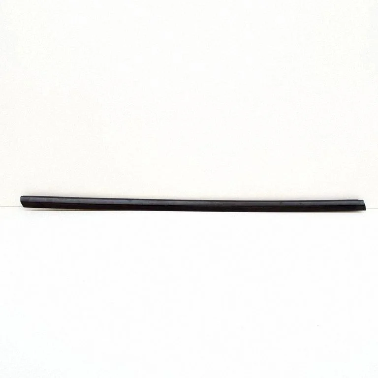 Door glass trim – Tesla Model Y (2020-)