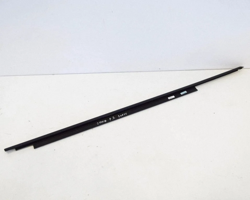 Door glass trim – Audi Q5 SQ5 8R (2008-2017)