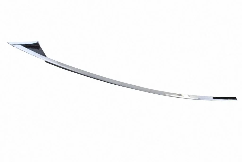 Door glass trim – Tesla Model Y (2020-)