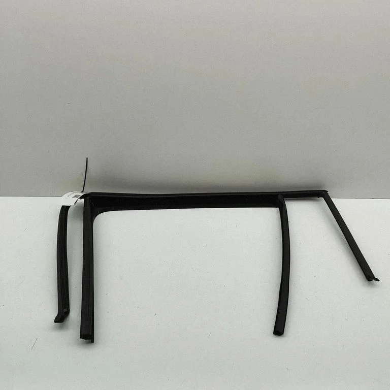 Listwa szyby drzwi tylnych 5LG839431G
