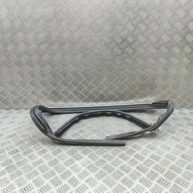 Listwa szyby drzwi tylnych 4K5839431B