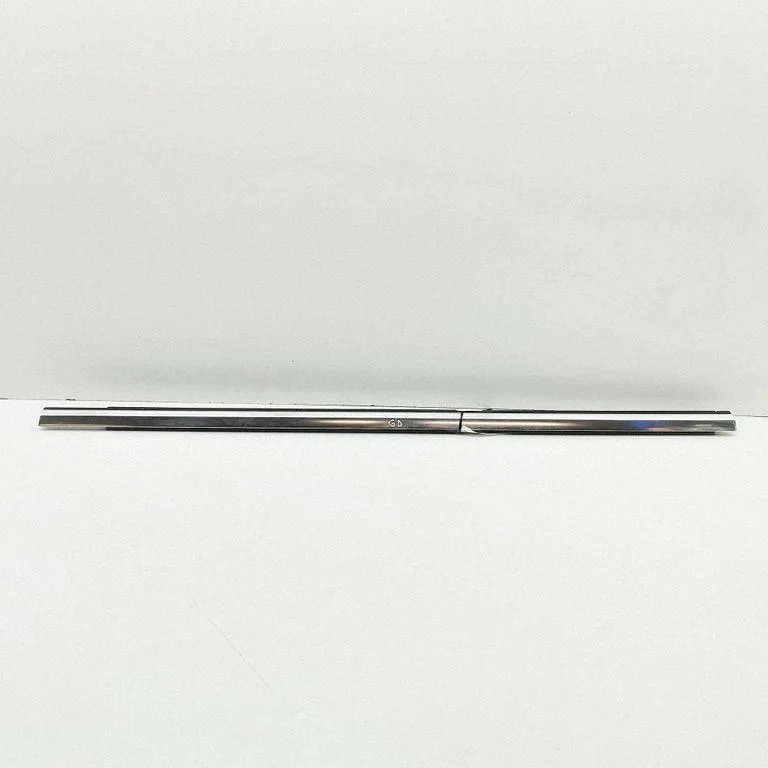 Rear door glass trim molding A2137300324