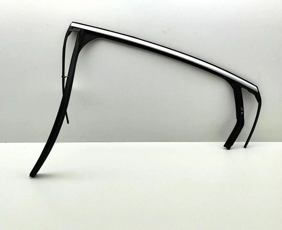 Tagaukse klaasi liist 823315MP0B – Nissan Ariya (2021-)