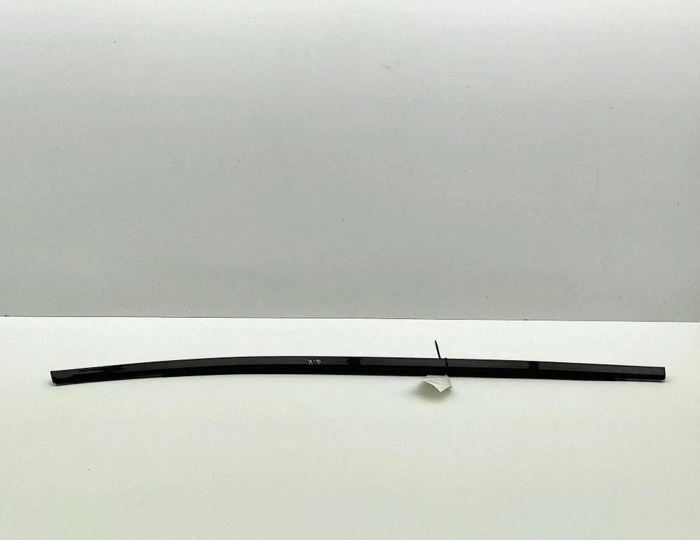 Tagaukse klaasi liist 828215MP0A – Nissan Ariya (2021-)
