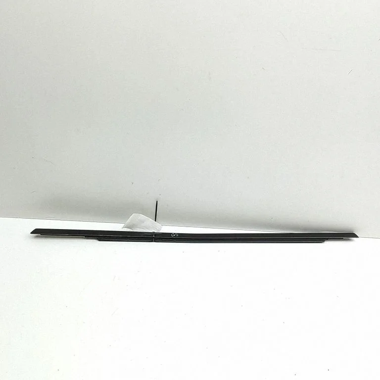 Tagaukse klaasi liist 83A839476A