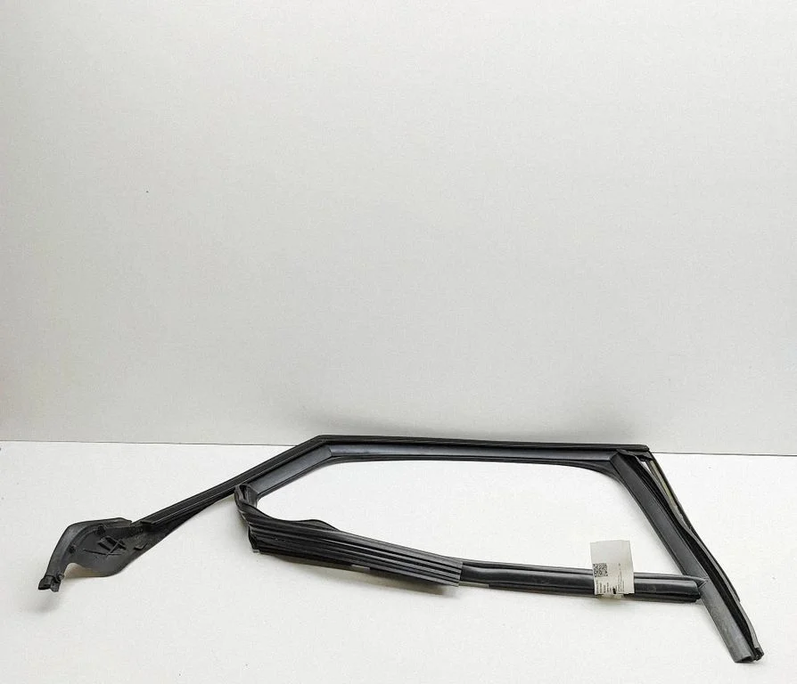 Rear door glass trim molding 4H0839432