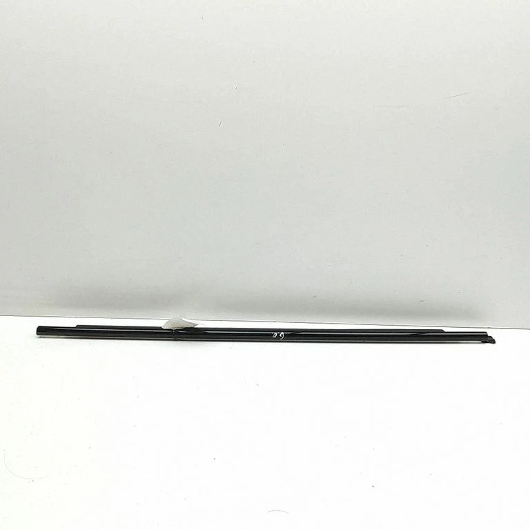 Listwa szyby drzwi tylnych 32378404
