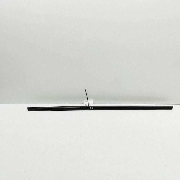 Tagaukse klaasi liist 8MA839475A