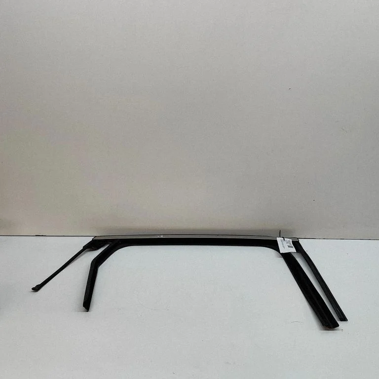 Tagaukse klaasi liist SA3F6207114V