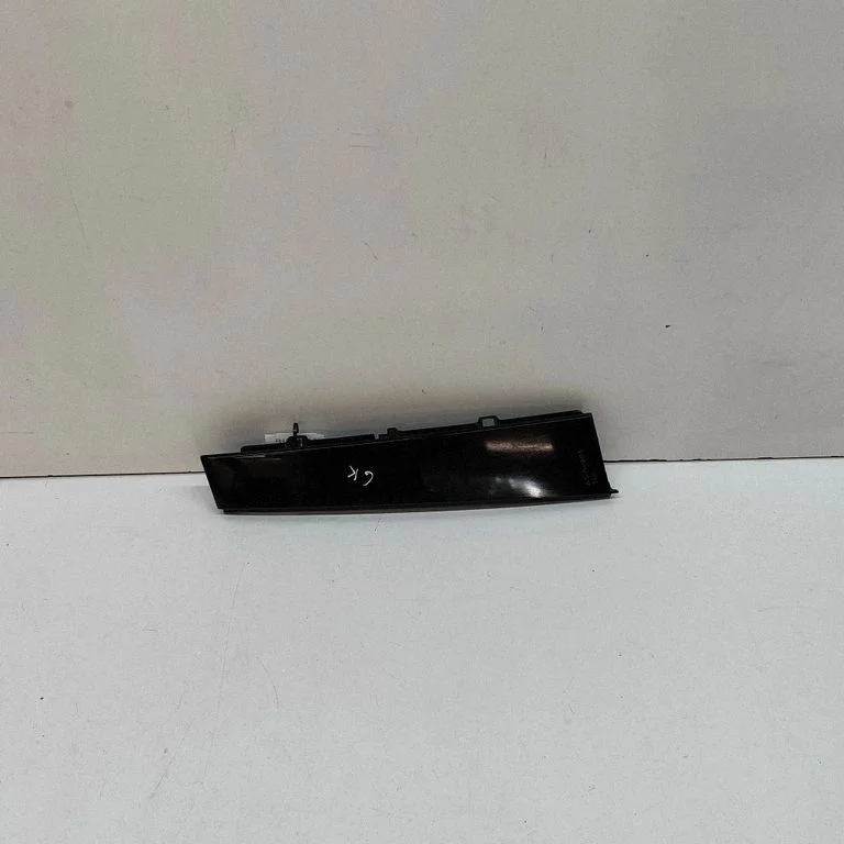 Tagaukse klaasi liist 8B3839901