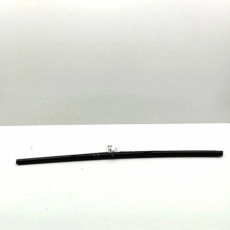 Listwa szyby drzwi tylnych 9J1839476E