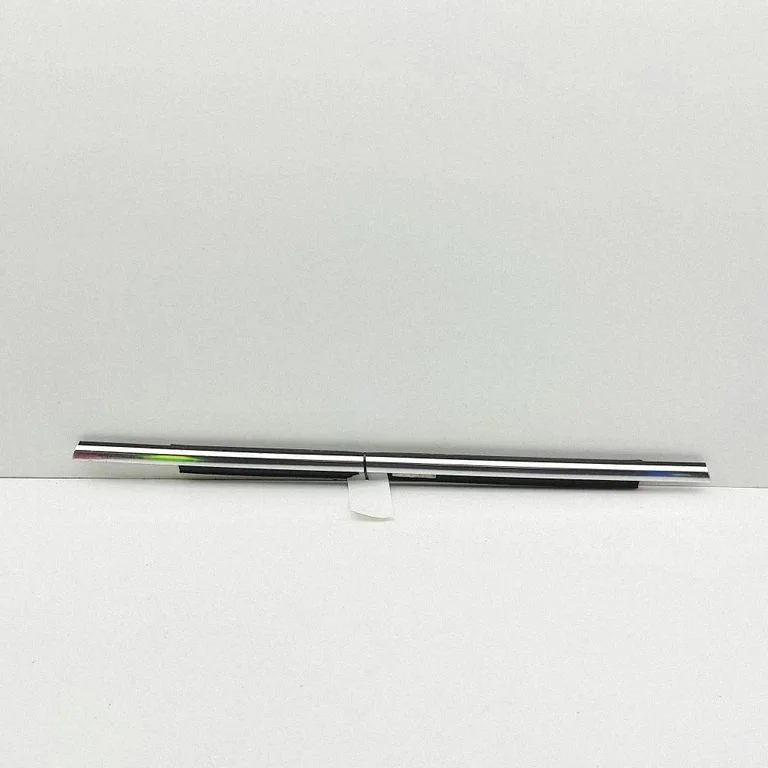 Rear door glass trim molding 8V5853763