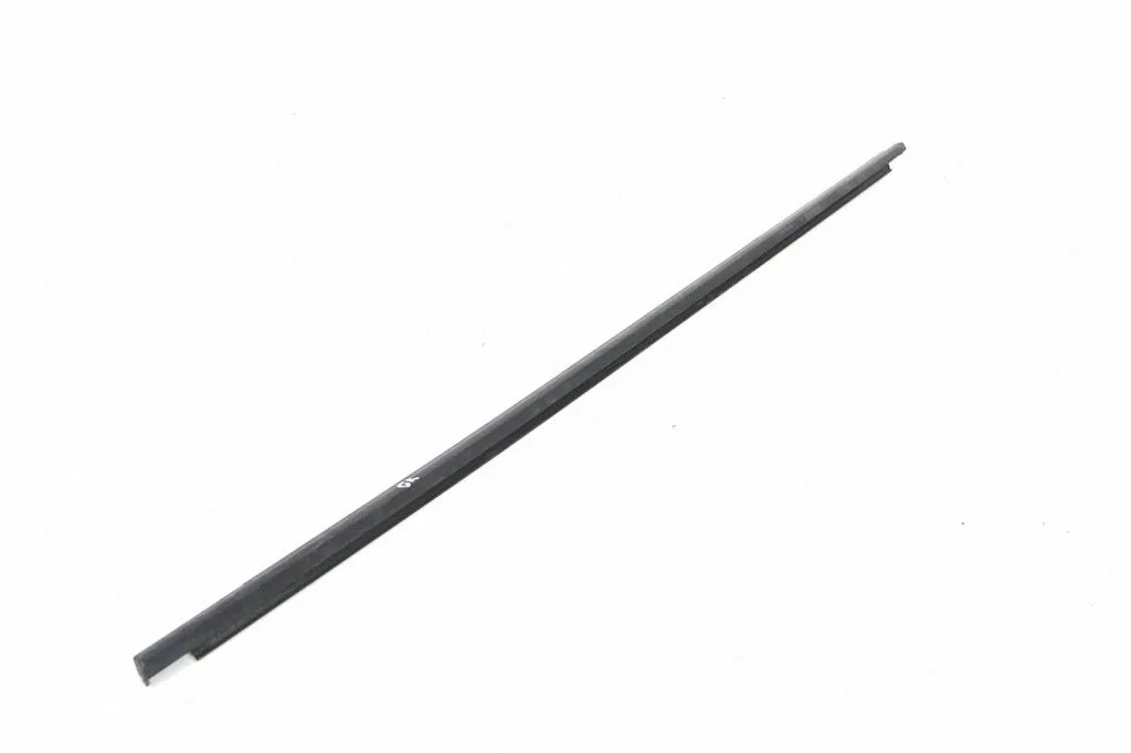 Aizmugurējo durvju stikla apdare 5GM839477