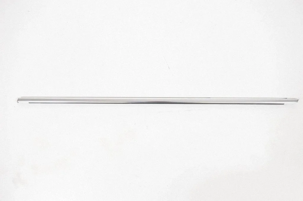 Rear door glass trim molding 13228112