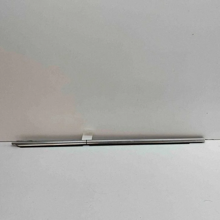 Listwa szyby drzwi tylnych A2216903580