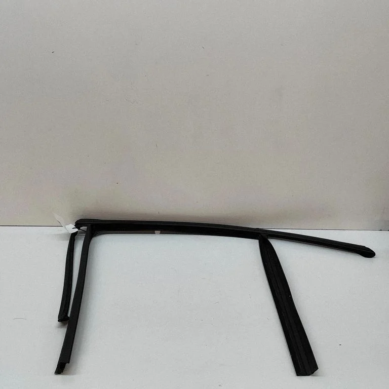 Listwa szyby drzwi tylnych 5A058A1