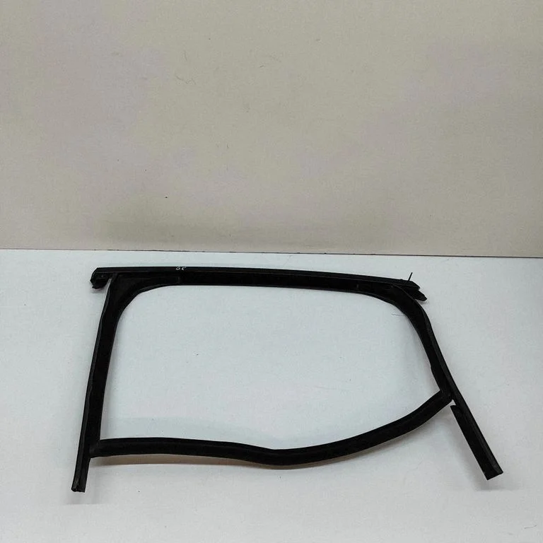 Rear door glass trim molding 9Y3839431