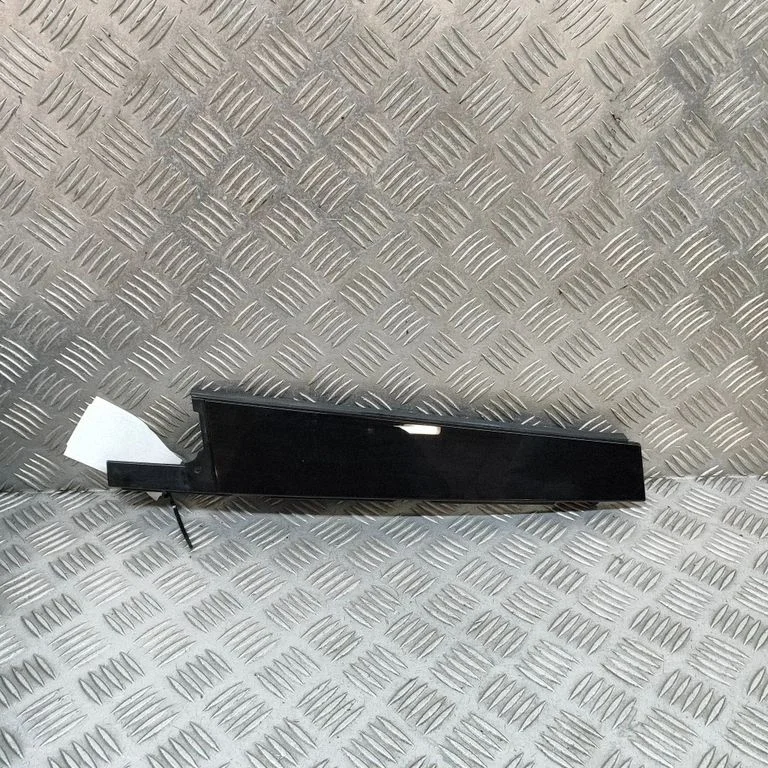 Listwa szyby drzwi tylnych 3G0839901T