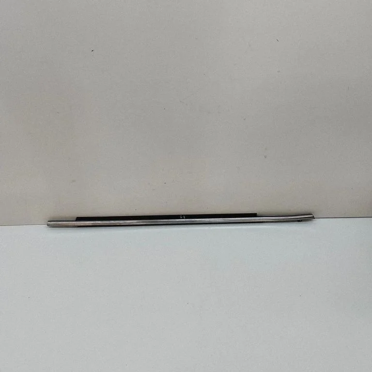 Aizmugurējo durvju stikla apdare KB7W50670C