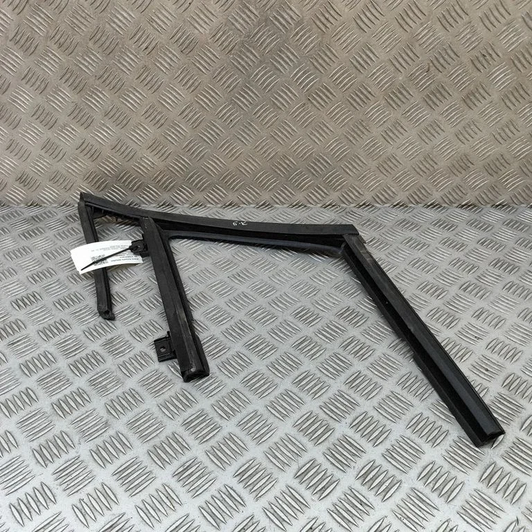 Rear door glass trim molding FM2955100223C – Fisker Ocean (2022-2024)