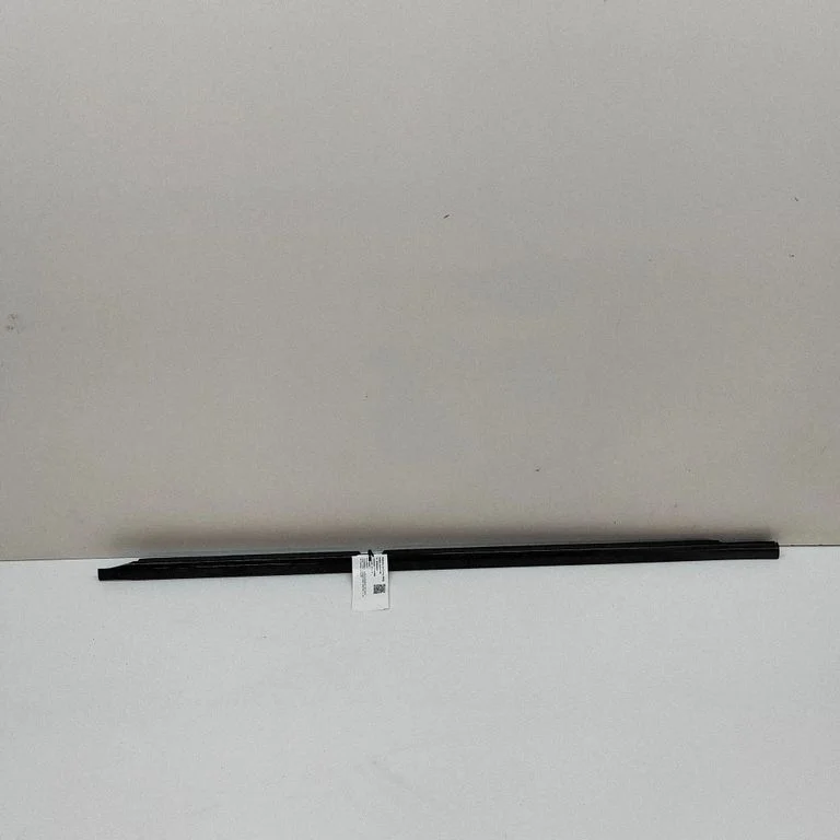 Rear door glass trim molding A1677306807