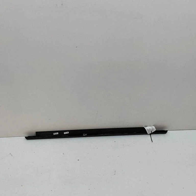 Aizmugurējo durvju stikla apdare 4G8853763M