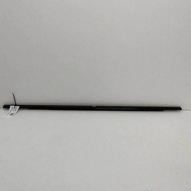 Tagaukse klaasi liist J8A225596AD