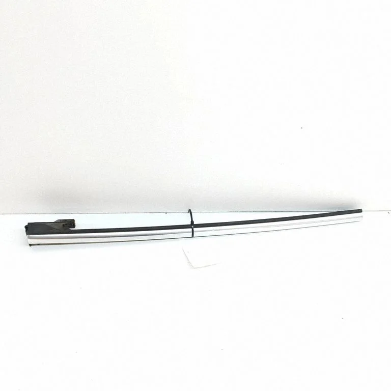 Tagaukse klaasi liist 8F0853764E