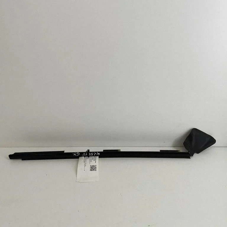 Rear door glass trim molding – BMW 1 Series E82 E88 (2007-2014)