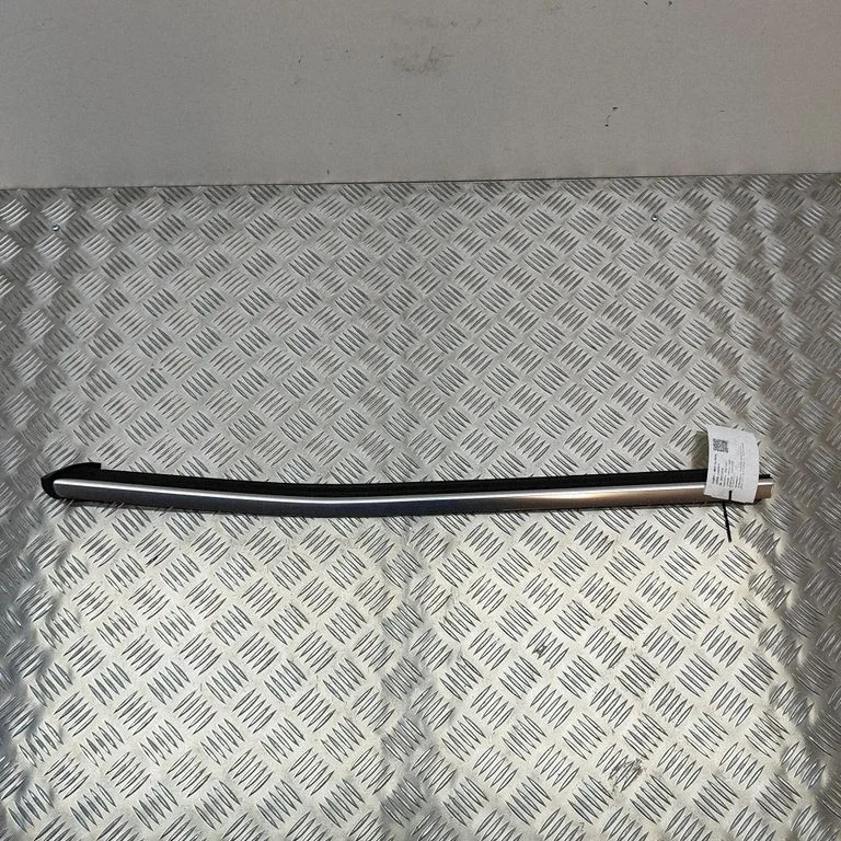 Aizmugurējo durvju stikla apdare – Mercedes-Benz GL klase X166 (2013-2019)