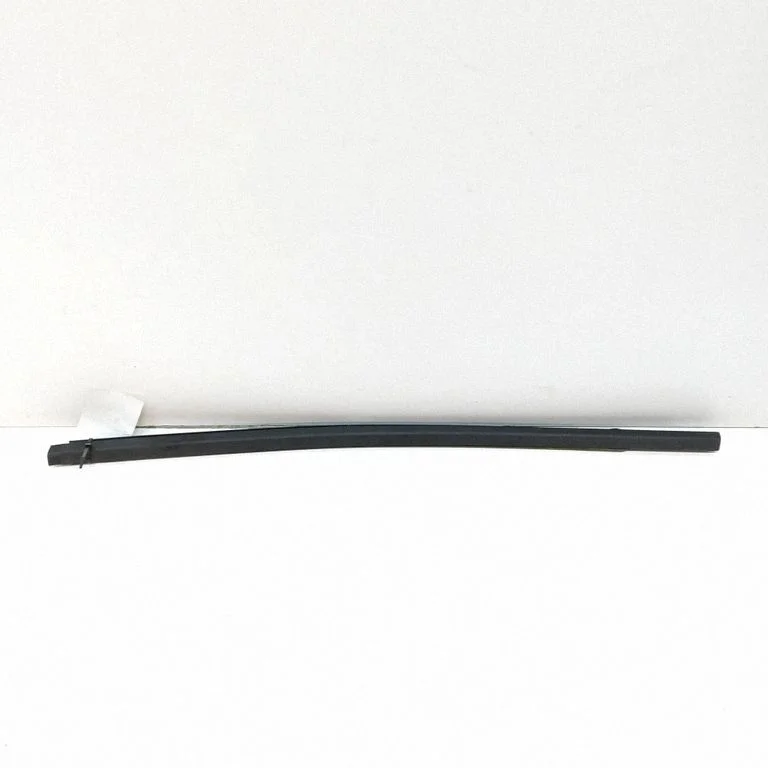 Listwa szyby drzwi tylnych 10A839477A