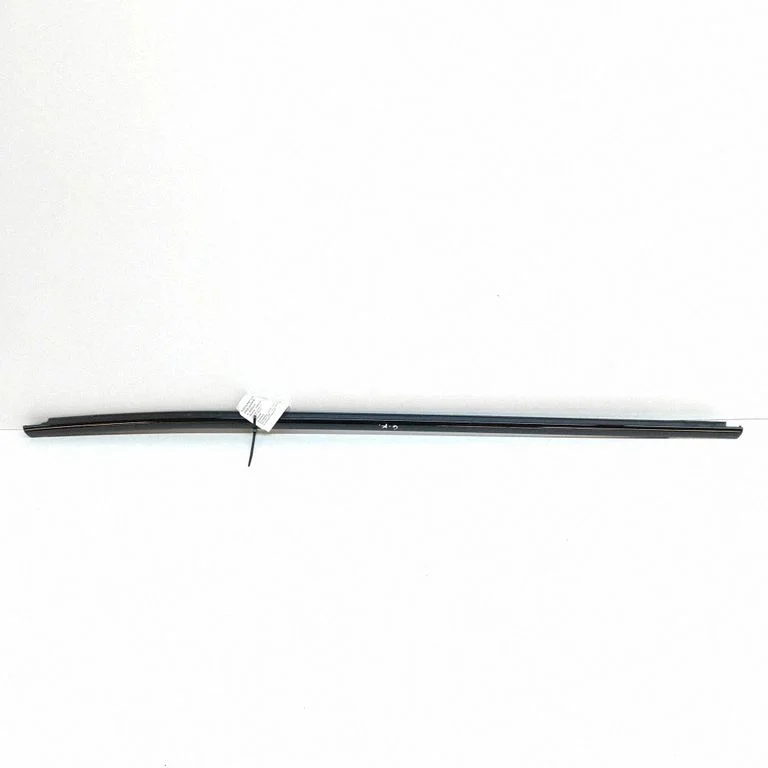 Rear door glass trim molding 5LG839475A