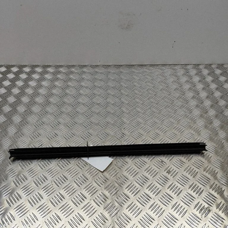 Rear door glass trim molding – Porsche Cayenne (92A) (2010-2017)