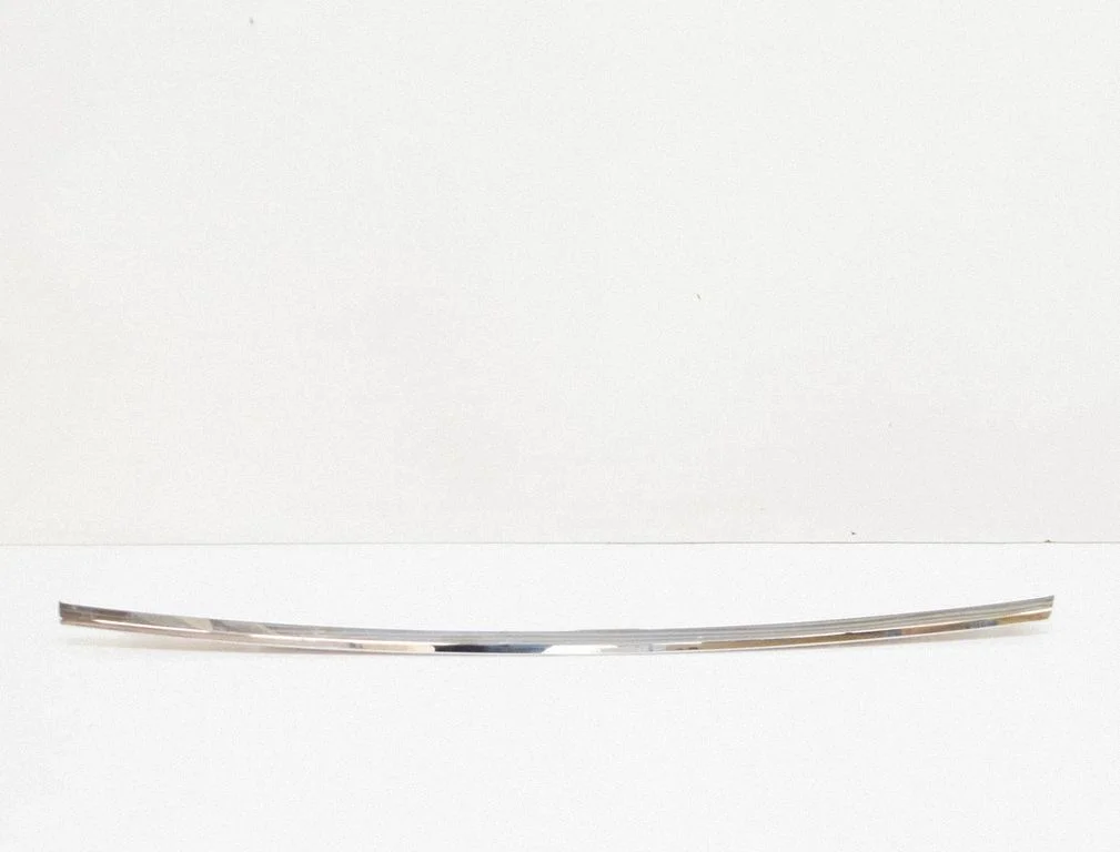 Rear door glass trim molding – Tesla Model Y (2020-)