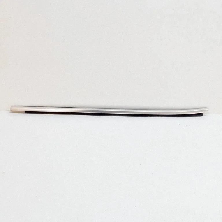 Listwa szyby drzwi tylnych 7410037