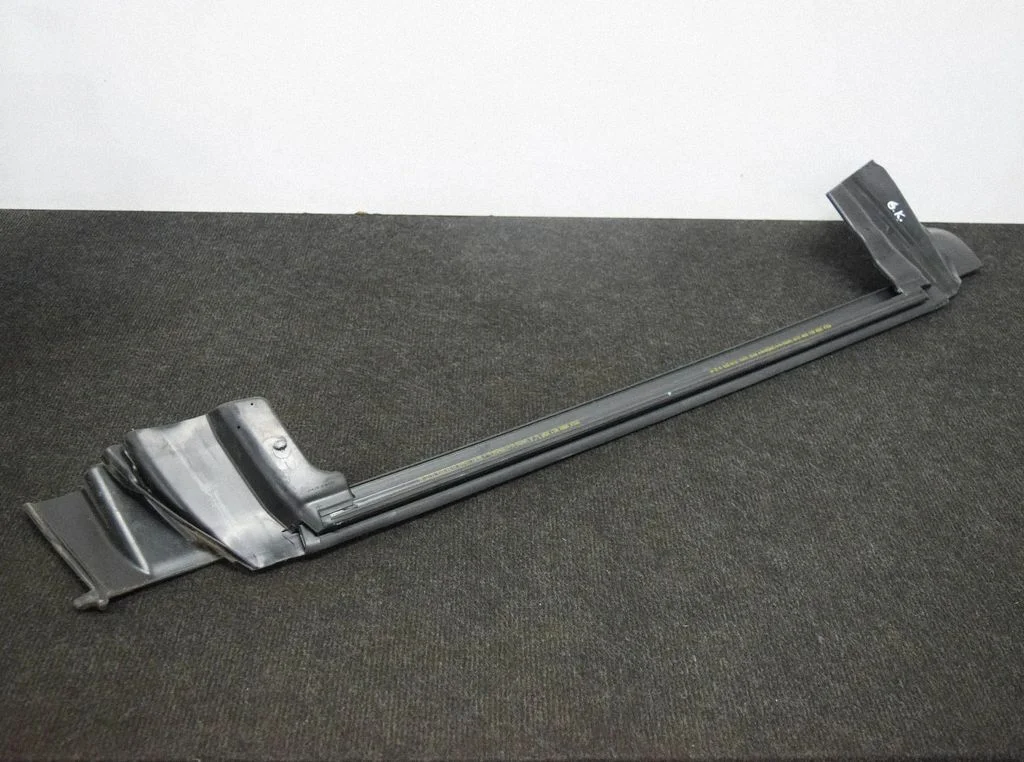 Rear door glass trim molding 109050300F