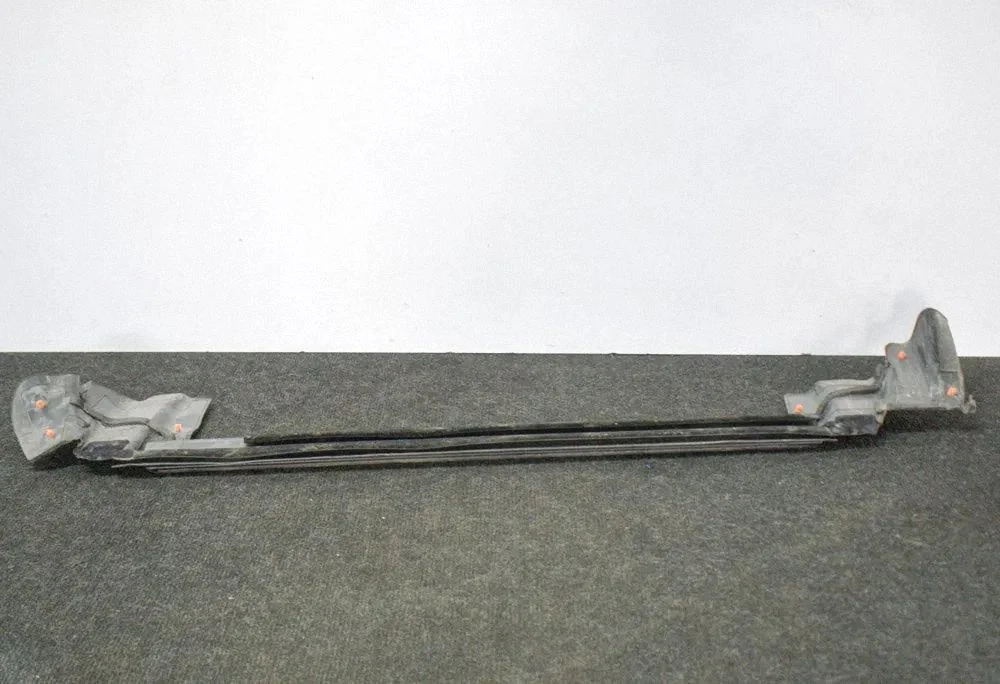 Rear door glass trim molding 109050400F