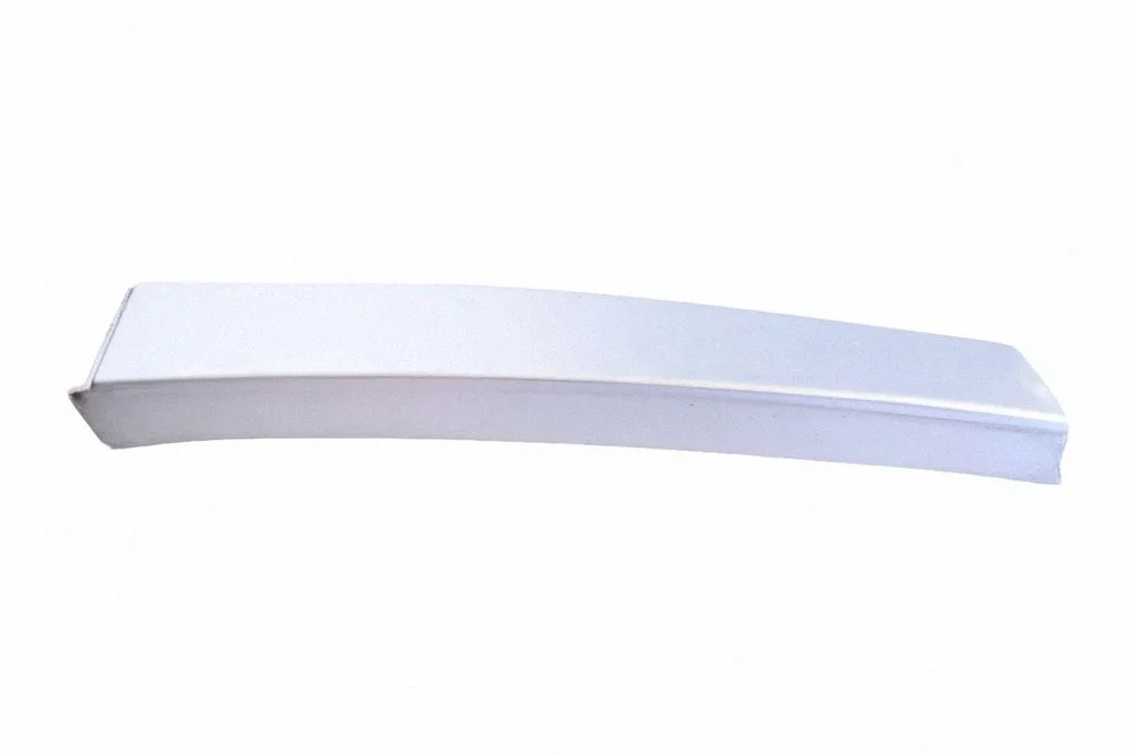 Rear door glass trim molding 7L5853382