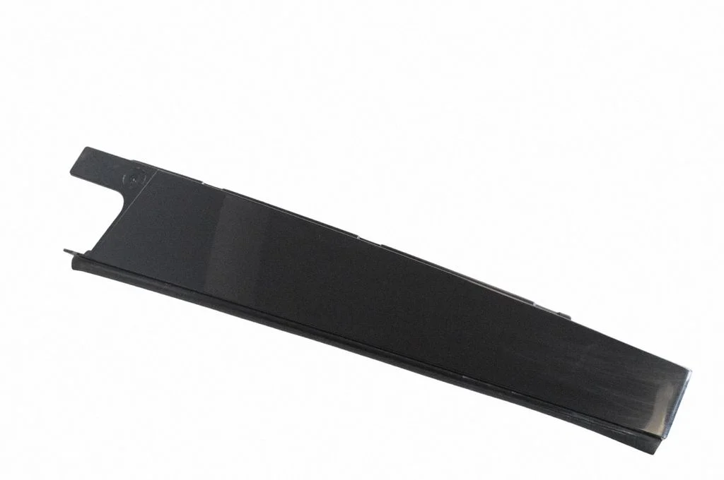 Listwa szyby drzwi tylnych 8R0839902M
