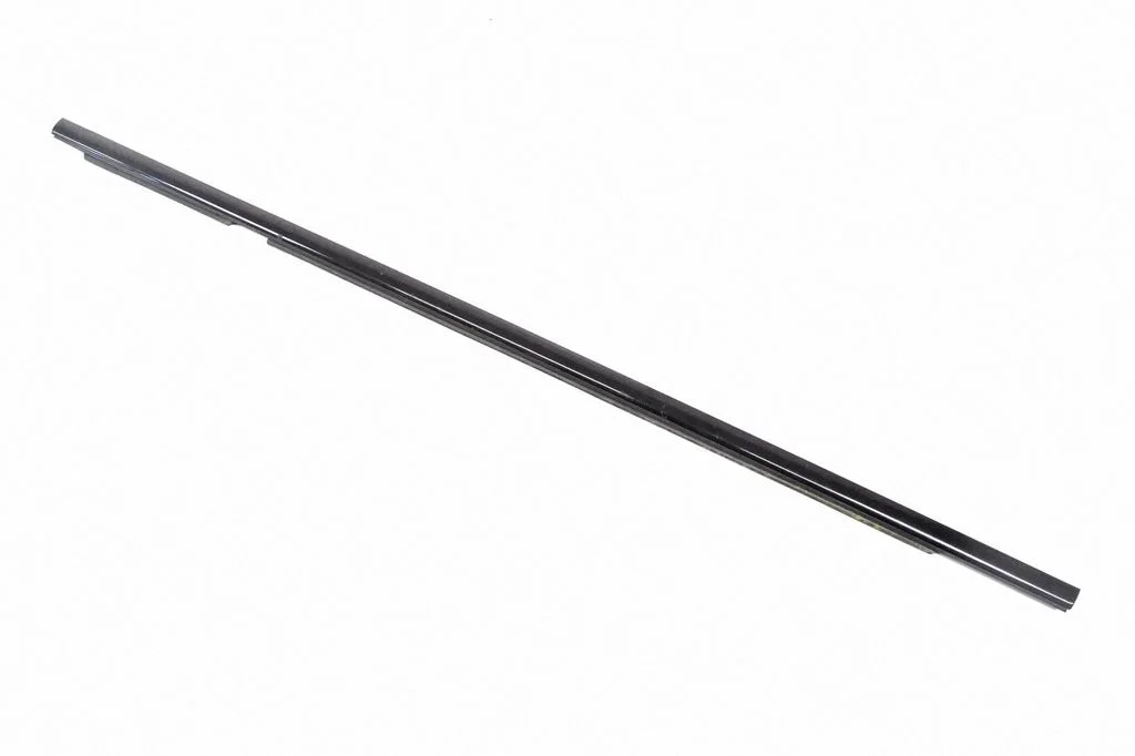 Tagaukse klaasi liist – vasak