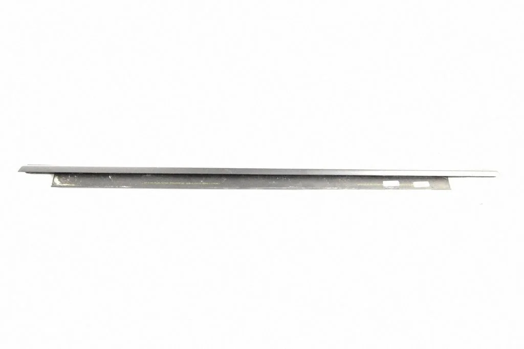 Listwa szyby drzwi tylnych 8T8853764E
