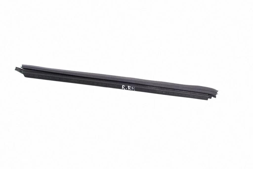 Tagaukse klaasi liist – Mercedes-Benz ML-klass W166 (2012-2017)
