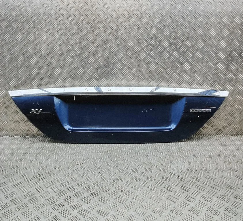 Aizmugurējā vāka numura zīmes apgaismojuma josla 7W9313B627AEW