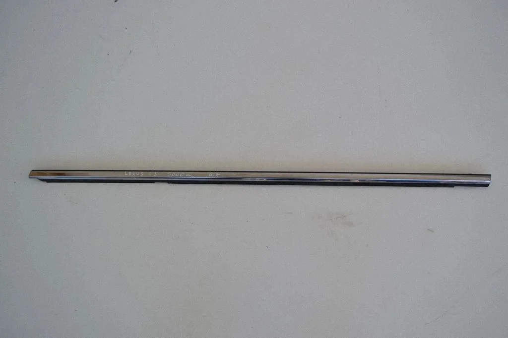 Rear door glass trim molding – Lexus LS UCF20 (1995-2001), left