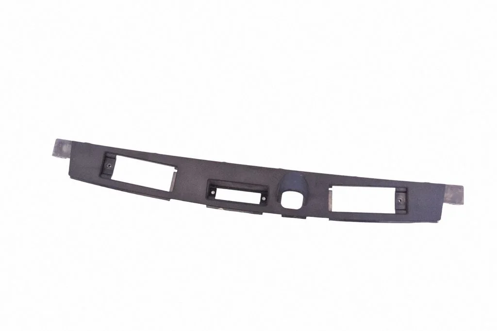 Trunk door license plate light bar